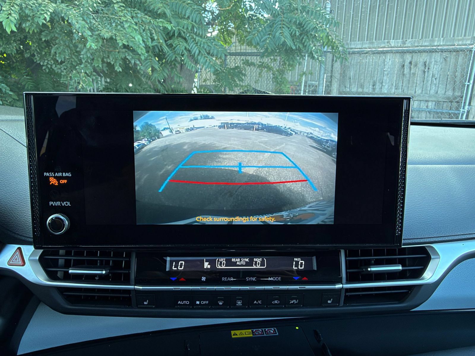 Used 2025 Toyota Sienna XLE FWD image 25