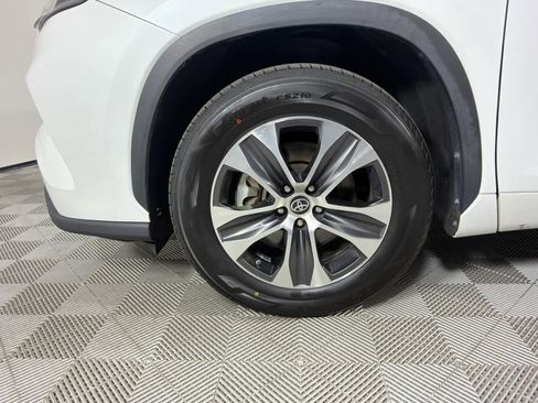 Used 2023 Toyota Highlander XLE FWD image 10