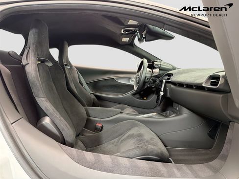 Used 2025 McLaren Artura RWD image 29