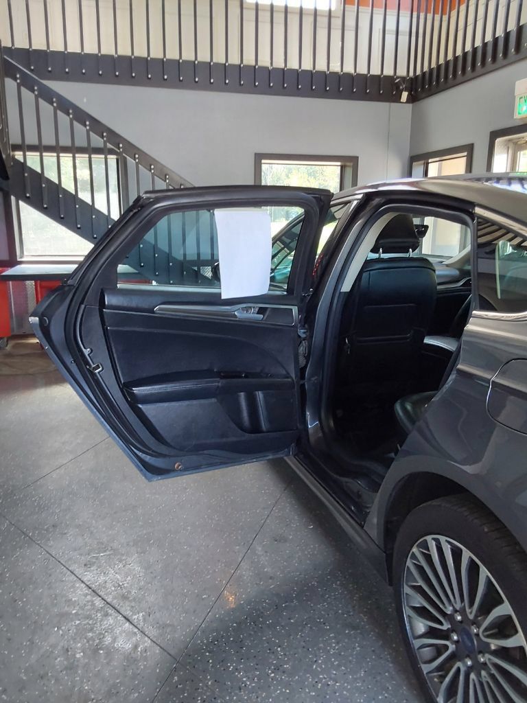 Used 2017 Ford Fusion SE AWD/4WD image 19