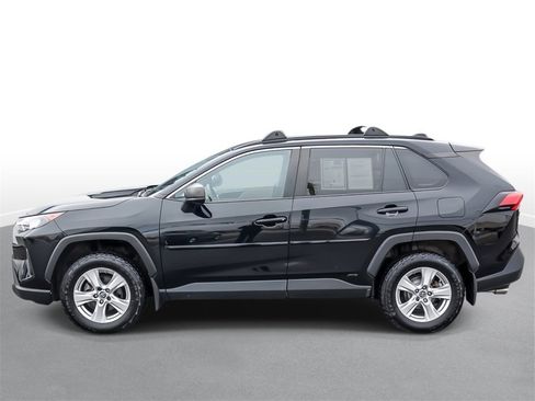 Used 2019 Toyota RAV4 LE image 5