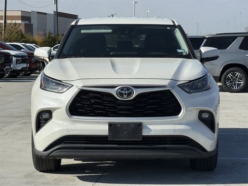 Used 2020 Toyota Highlander LE image 8