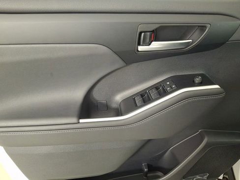 New 2026 Toyota Highlander XLE image 10