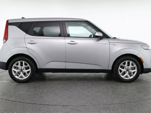 Used 2025 Kia Soul LX w/ LX Technology Package image 11