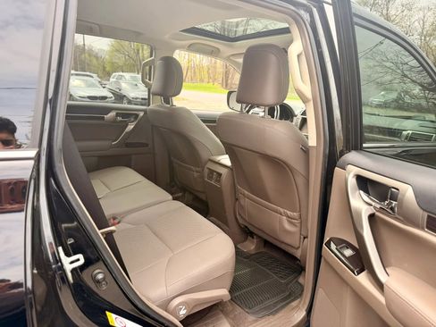 Used 2018 Lexus GX 460 w/ Navigation Package image 33