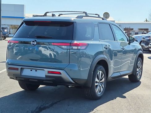 New 2026 Nissan Pathfinder SL image 3