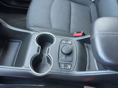Used 2022 GMC Terrain SLE w/ Driver Convenience Package FWD image 16