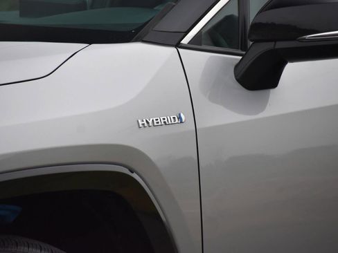 Used 2021 Toyota RAV4 XSE image 9