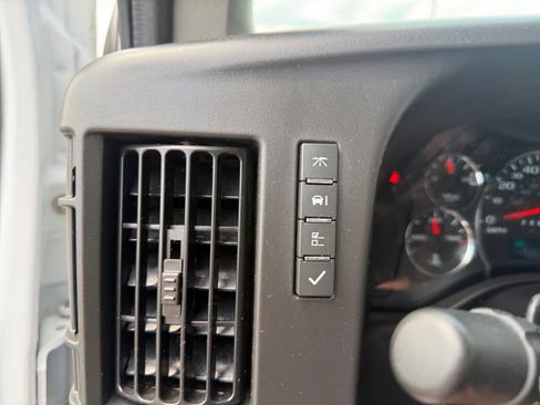 Used 2025 Chevrolet Express 3500 LT w/ LT Preferred Equipment Group RWD image 30