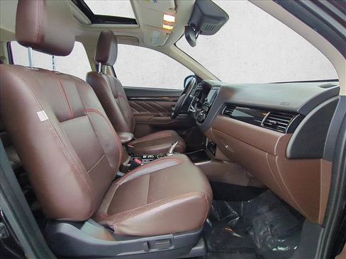 Used 2018 Mitsubishi Outlander GT AWD/4WD image 25
