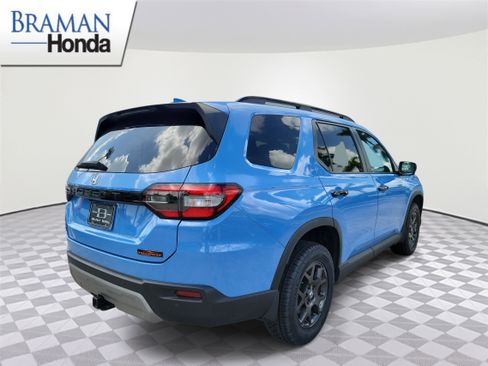 Certified 2023 Honda Pilot TrailSport image 4