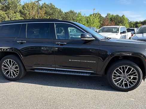 Used 2024 Jeep Grand Cherokee L Summit AWD/4WD image 7