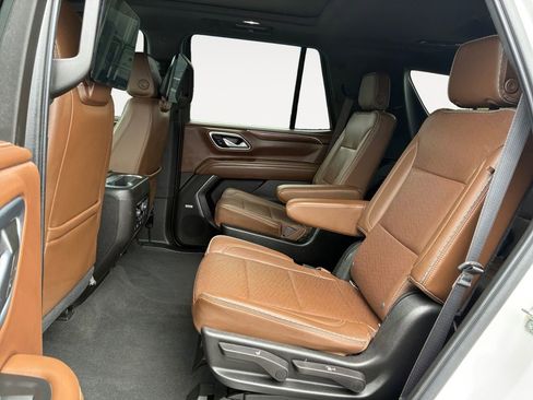 Used 2021 Chevrolet Tahoe High Country w/ Premium Package AWD/4WD image 13