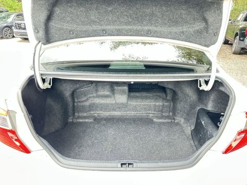 Used 2014 Toyota Camry XLE w/ Leather Package FWD image 9