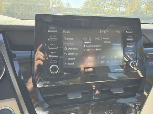 Used 2021 Toyota Camry LE image 32