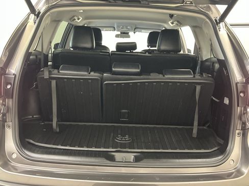 Used 2019 Toyota Highlander Plus AWD/4WD image 26