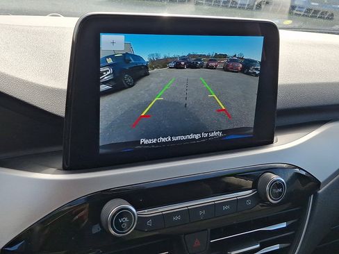 Certified 2022 Ford Escape SE w/ SE Sport Appearance Package image 17