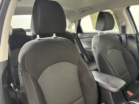 Used 2024 Kia Forte LXS FWD image 29