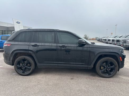 Used 2023 Jeep Grand Cherokee Altitude image 10