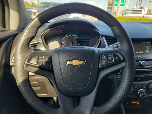 Used 2017 Chevrolet Trax LT FWD image 17
