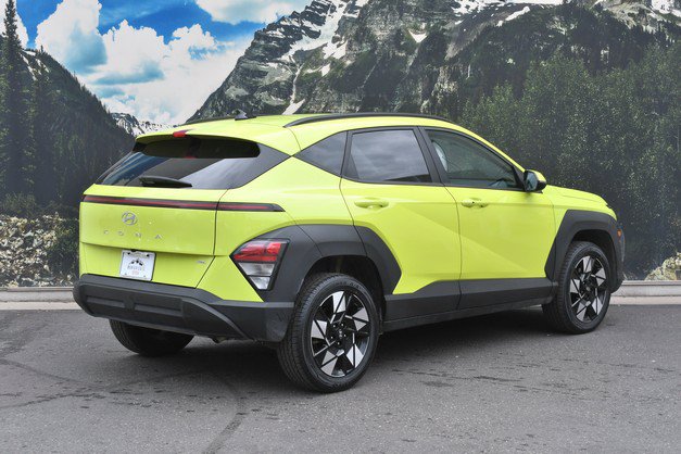 Used 2024 Hyundai Kona SEL AWD/4WD image 3