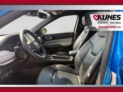 Used 2025 Jeep Compass Limited AWD/4WD image 14