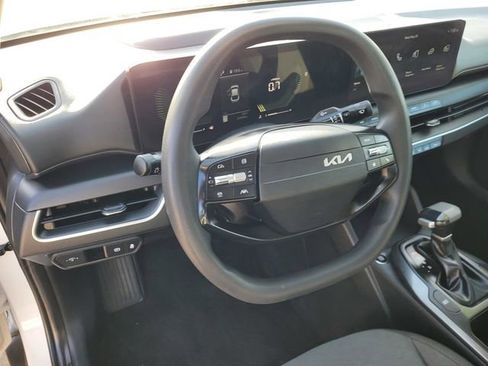 Used 2025 Kia K4 FWD image 23