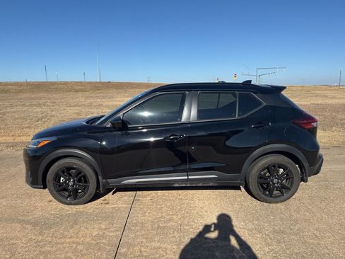 Used 2021 Nissan Kicks SR image 2