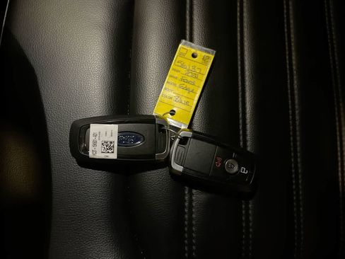 Used 2024 Ford Edge SEL image 25