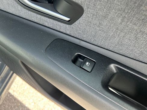 Used 2025 Hyundai Elantra Limited image 25