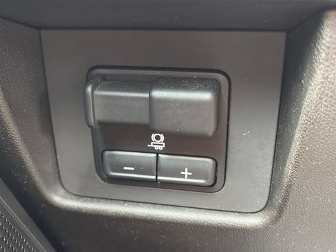 Used 2024 Chevrolet Colorado Trail Boss w/ Technology Package AWD/4WD image 18