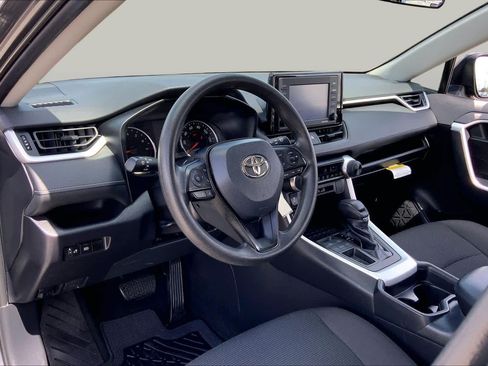 Used 2020 Toyota RAV4 LE FWD image 17