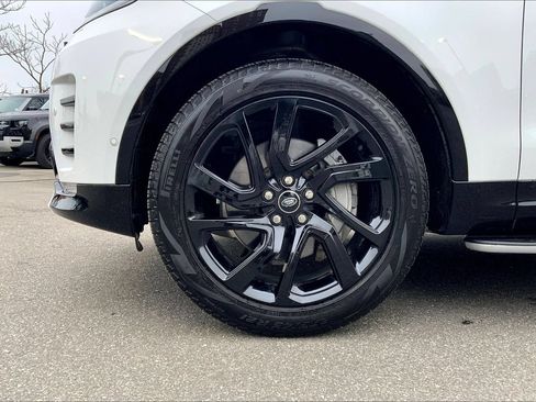 Certified 2025 Land Rover Discovery Dynamic SE AWD/4WD image 10