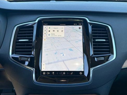 Used 2024 Volvo XC90 B5 Plus image 32