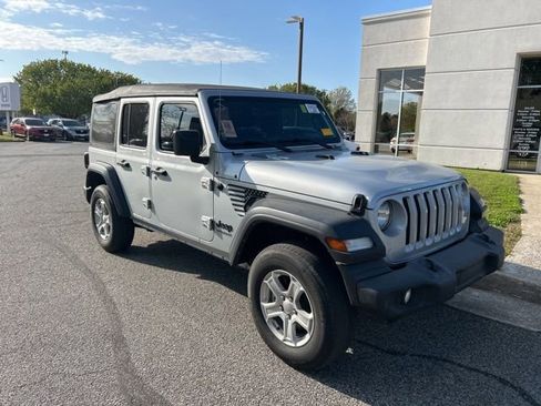 Used 2022 Jeep Wrangler Unlimited Sport AWD/4WD image 2