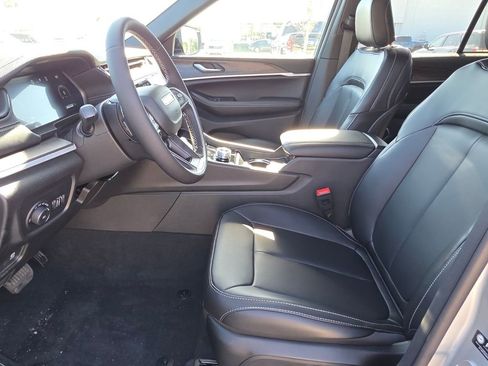 New 2026 Jeep Grand Cherokee Limited RWD image 12