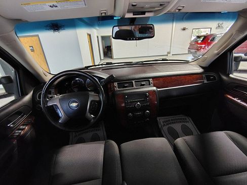 Used 2012 Chevrolet Suburban 2500 LS w/ Convenience Package 1 AWD/4WD image 17