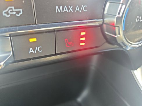 Certified 2022 Ford F150 XLT w/ Equipment Group 302A High image 32