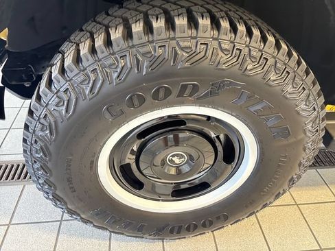 Used 2024 Ford Bronco Heritage Edition AWD/4WD image 5