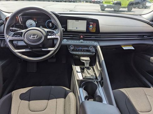Used 2024 Hyundai Elantra SEL w/ Convenience Package FWD image 20
