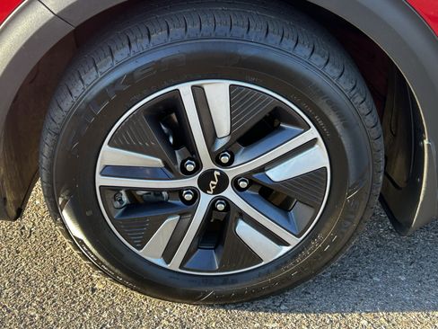 Certified 2022 Kia Niro LXS image 8