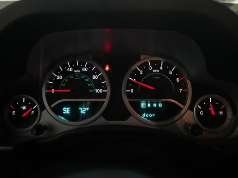 Used 2008 Jeep Wrangler Unlimited Sahara AWD/4WD image 2
