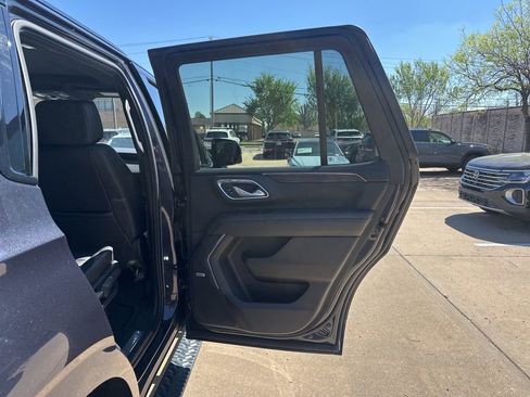 Used 2023 Chevrolet Tahoe Z71 w/ Luxury Package AWD/4WD image 16