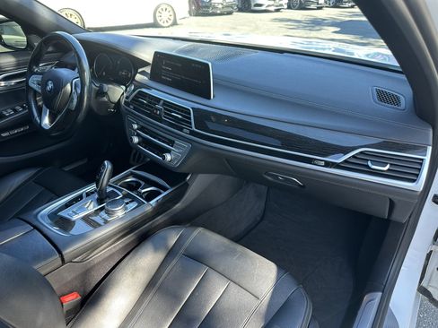 Used 2018 BMW 740i RWD image 21