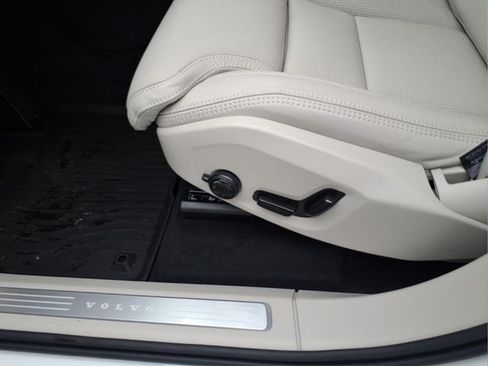 New 2026 Volvo XC90 T8 Ultra w/ Protection Package Premier AWD/4WD image 16