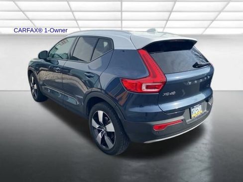 Used 2021 Volvo XC40 T5 Momentum w/ Premium Package image 3