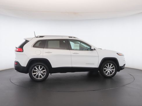 Used 2018 Jeep Cherokee Limited image 30
