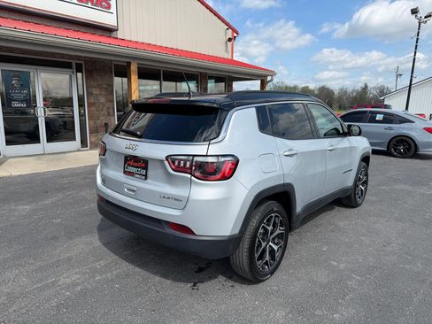 Used 2025 Jeep Compass Limited image 4