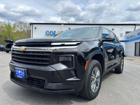 Used 2024 Chevrolet Traverse LS FWD image 2