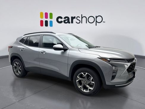 Used 2026 Chevrolet Trax LT FWD image 7